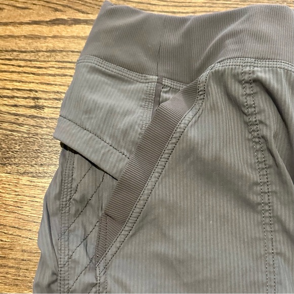 Lululemon Quick Step Pant Size 6 - Coal Gray -  Dance Studio - Picture 3 of 4